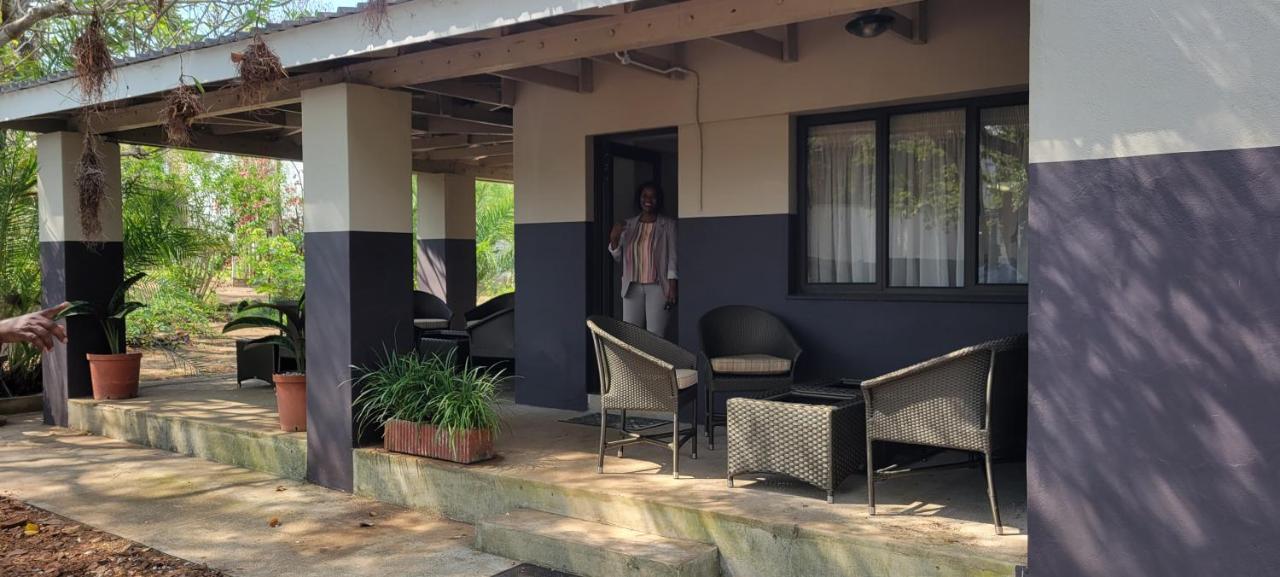 Livivane Guest House Simunye Buitenkant foto